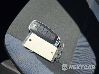 2025 Nissan Versa SV - zdjęcie 8 z 22 - miniatura