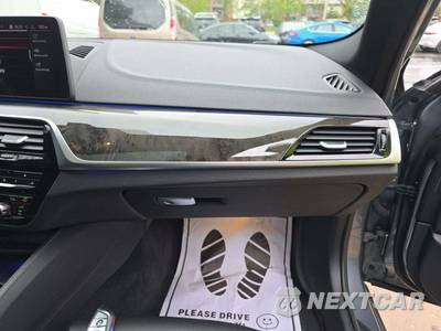 2020 BMW 5 Series Sedan M550i xDrive - zdjęcie 19 z 23 - miniatura
