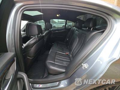 2020 BMW 5 Series Sedan M550i xDrive - zdjęcie 13 z 23 - miniatura