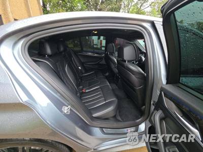 2020 BMW 5 Series Sedan M550i xDrive - zdjęcie 16 z 23 - miniatura