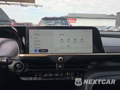 2023 Toyota Crown XLE - zdjęcie 10 z 23 - miniatura
