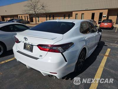 2022 Toyota Camry SE - zdjęcie 3 z 23 - miniatura