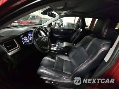 2019 Toyota Highlander SE - zdjęcie 6 z 23 - miniatura