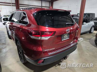 2019 Toyota Highlander SE - zdjęcie 2 z 23 - miniatura