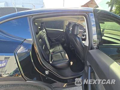 2021 Tesla Model Y Long Range - zdjęcie 14 z 32 - miniatura