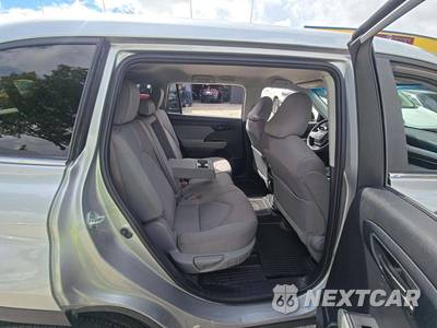 2023 Toyota Highlander L - zdjęcie 17 z 27 - miniatura