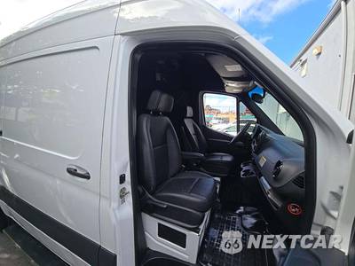 2021 Mercedes-Benz Sprinter 3500 Crew Van Standard Roof 144.0" WB - zdjęcie 14 z 24 - miniatura