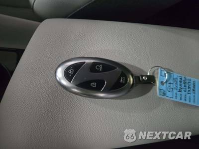 2025 Hyundai Elantra Hybrid Limited - zdjęcie 8 z 28 - miniatura