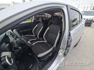 2021 Nissan Versa SV - zdjęcie 3 z 27 - miniatura