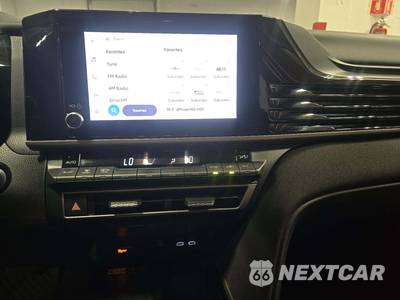 2025 Toyota Camry LE - zdjęcie 10 z 24 - miniatura