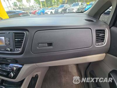 2016 Kia Sedona LX 120.5" WB - zdjęcie 17 z 30 - miniatura