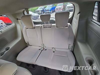 2016 Kia Sedona LX 120.5" WB - zdjęcie 11 z 30 - miniatura