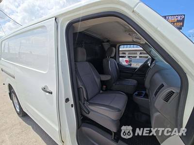 2018 Nissan NV2500 HD Cargo S Standard Roof 146.1" WB - zdjęcie 14 z 29 - miniatura