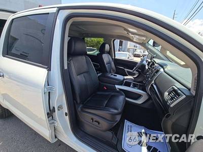 2019 Nissan TITAN SV Crew Cab Short Bed - zdjęcie 15 z 23 - miniatura