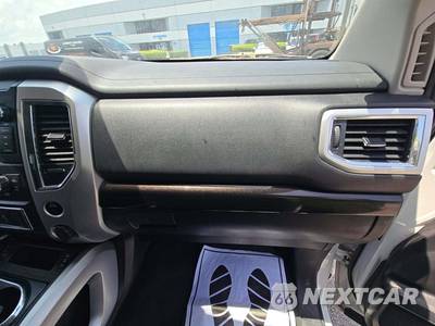 2019 Nissan TITAN SV Crew Cab Short Bed - zdjęcie 16 z 23 - miniatura