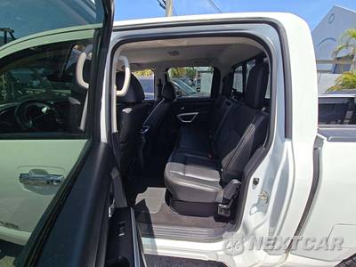 2019 Nissan TITAN SV Crew Cab Short Bed - zdjęcie 10 z 23 - miniatura