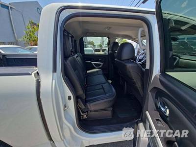 2019 Nissan TITAN SV Crew Cab Short Bed - zdjęcie 13 z 23 - miniatura