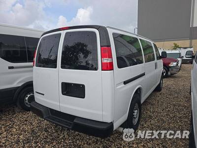 2024 Chevrolet Express 3500 Passenger Van LS 1LS 135.2" WB - zdjęcie 3 z 19 - miniatura
