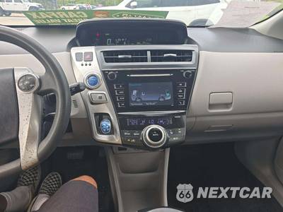 2017 Toyota Prius v Two - zdjęcie 7 z 22 - miniatura