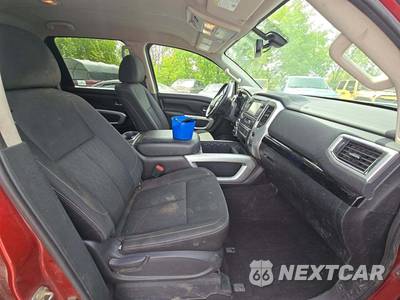 2018 Nissan TITAN SV Crew Cab Short Bed - zdjęcie 18 z 39 - miniatura