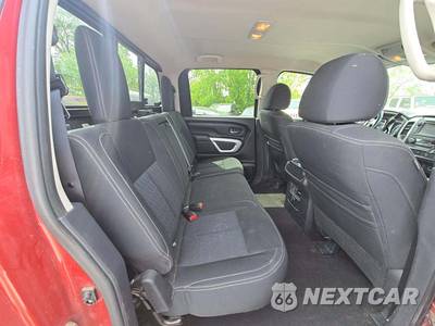 2018 Nissan TITAN SV Crew Cab Short Bed - zdjęcie 16 z 39 - miniatura