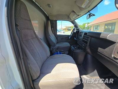 2017 Chevrolet Express 3500 Cutaway 1WT - zdjęcie 15 z 26 - miniatura