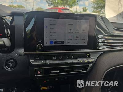 2025 Toyota Camry LE - zdjęcie 10 z 27 - miniatura