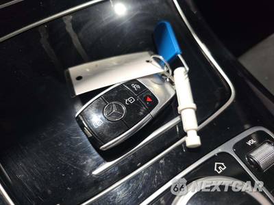 2020 Mercedes-Benz AMG E 53 4MATIC Coupe - zdjęcie 8 z 22 - miniatura