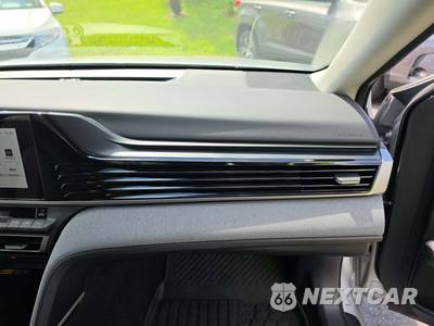 2025 Toyota Camry LE - zdjęcie 16 z 27 - miniatura