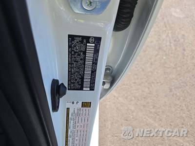 2015 Toyota Prius Two - zdjęcie 2 z 19 - miniatura