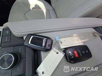 2025 Toyota Grand Highlander Platinum - zdjęcie 8 z 22 - miniatura