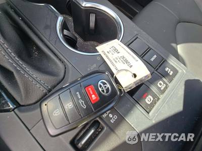 2025 Toyota Highlander XLE - zdjęcie 5 z 19 - miniatura