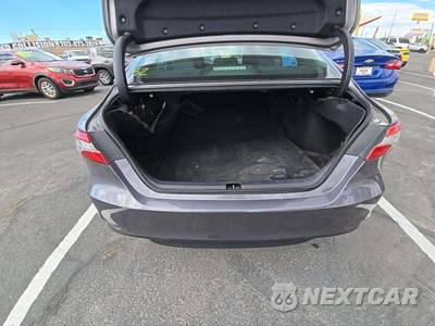 2020 Toyota Camry LE - zdjęcie 14 z 24 - miniatura