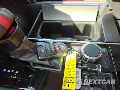 2023 Toyota Sequoia TRD Off-Road - zdjęcie 8 z 21 - miniatura
