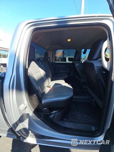 2020 Ram 3500 Tradesman Crew Cab Medium Bed - zdjęcie 16 z 23 - miniatura