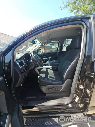 2018 Nissan TITAN SV Crew Cab Short Bed - zdjęcie 6 z 32 - miniatura