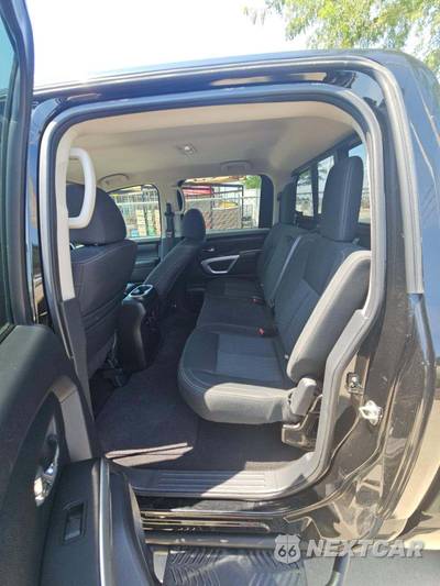 2018 Nissan TITAN SV Crew Cab Short Bed - zdjęcie 13 z 32 - miniatura