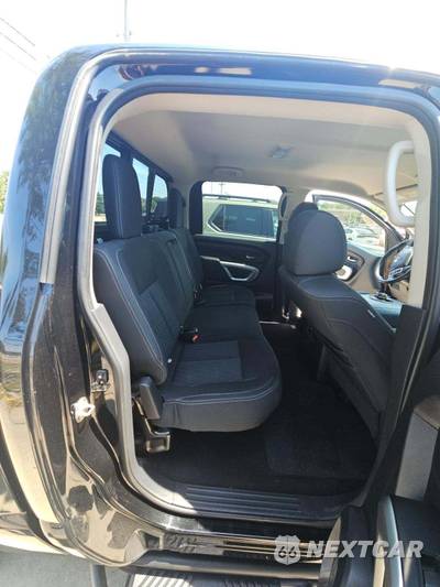 2018 Nissan TITAN SV Crew Cab Short Bed - zdjęcie 16 z 32 - miniatura