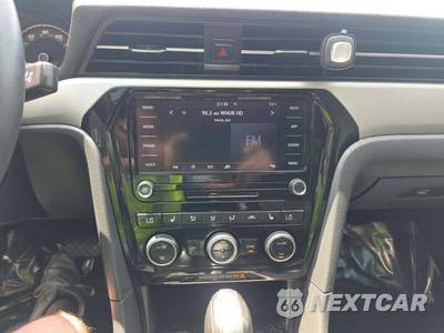 2021 Volkswagen Passat 2.0T SE - zdjęcie 10 z 33 - miniatura