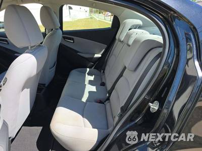 2019 Toyota Yaris L Sedan - zdjęcie 10 z 24 - miniatura
