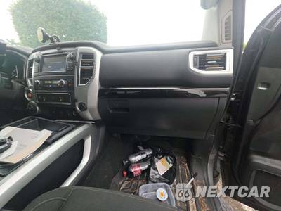 2017 Nissan TITAN XD SV Crew Cab Medium Bed - zdjęcie 19 z 21 - miniatura
