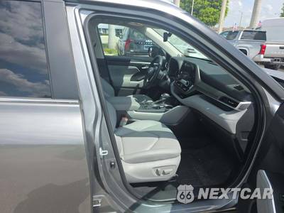 2025 Toyota Highlander XLE - zdjęcie 16 z 18 - miniatura