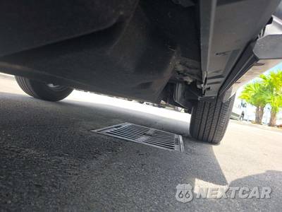2025 Toyota Highlander XLE - zdjęcie 4 z 18 - miniatura
