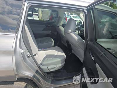 2025 Toyota Highlander XLE - zdjęcie 14 z 18 - miniatura