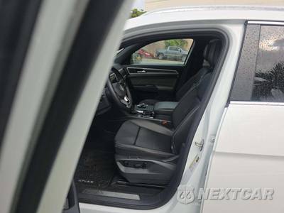 2023 Volkswagen Atlas Cross Sport 2.0T SEL - zdjęcie 3 z 19 - miniatura
