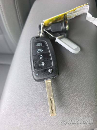 2025 Hyundai Elantra SE - zdjęcie 5 z 17 - miniatura