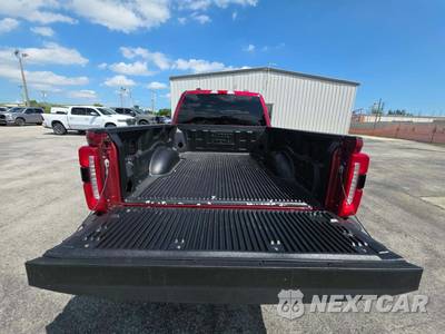 2025 Ford Super Duty F-250 Lariat Crew Cab Medium Bed - zdjęcie 11 z 19 - miniatura
