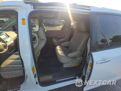 2014 Toyota Sienna XLE 8-Passenger 119.3" WB - zdjęcie 10 z 30 - miniatura