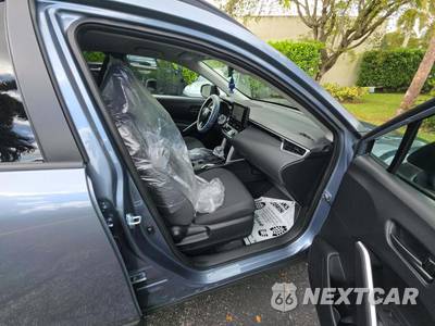 2025 Toyota Corolla Cross LE - zdjęcie 15 z 18 - miniatura