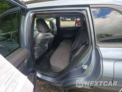 2025 Toyota Corolla Cross LE - zdjęcie 10 z 18 - miniatura
